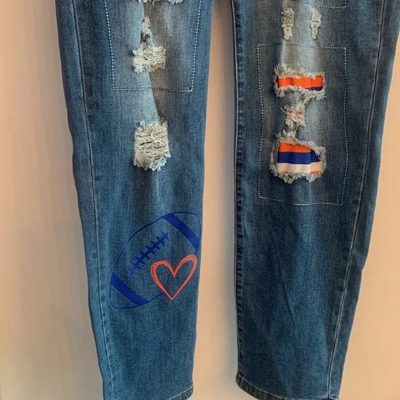 🏈Woman’s Jeans🏈 - Picture 2 of 5